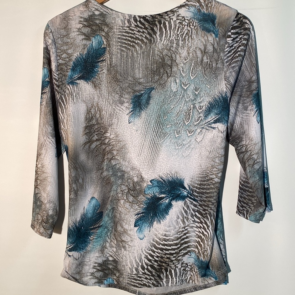 Laura - 3/4 sleeve faux wrap top. Size L petite - Picture 2 of 7
